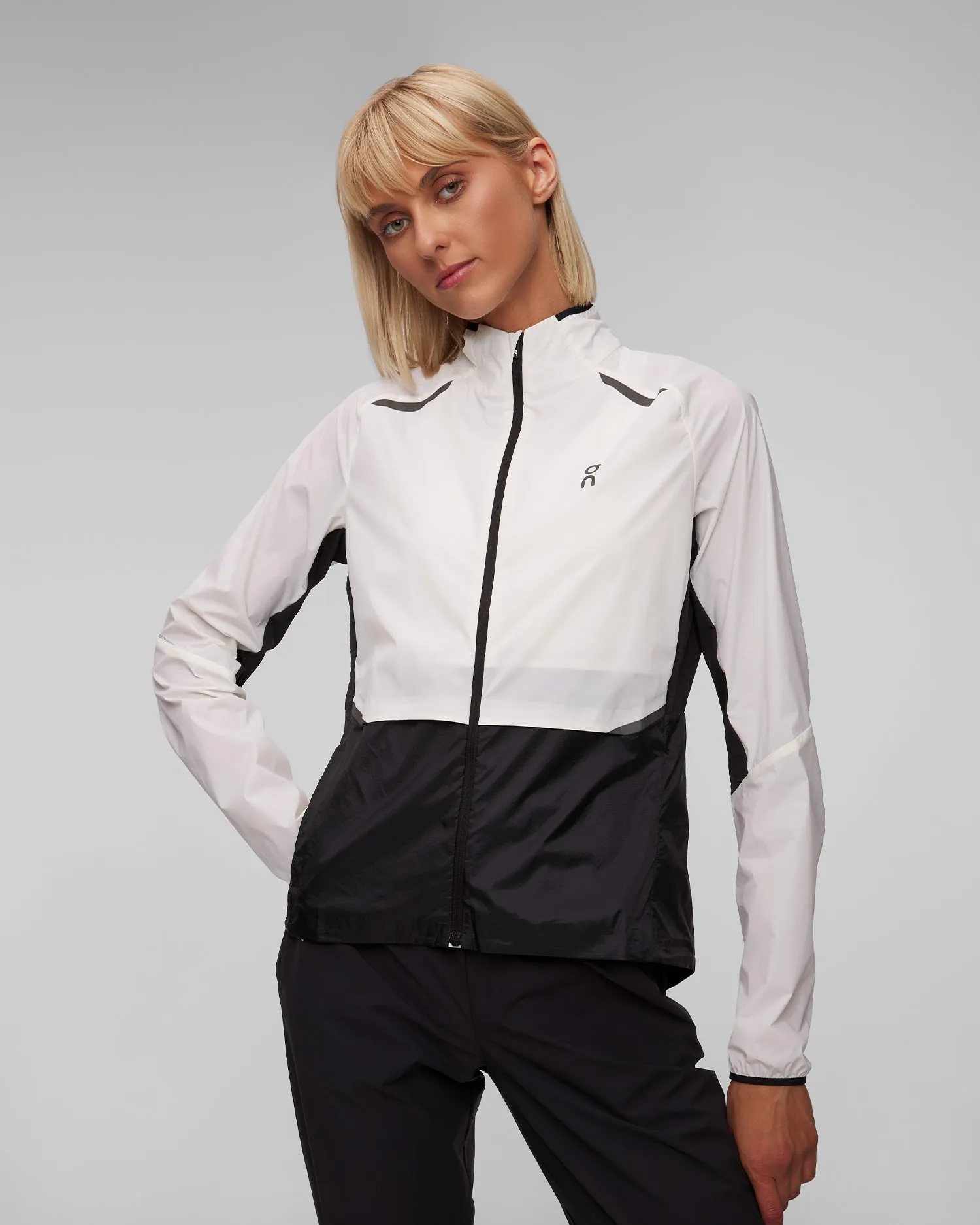 Women's On Running Weather Jacket 1WE10370462-white-black